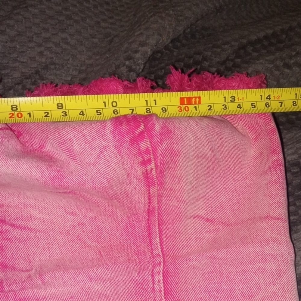 Chic Pink Denim Strapless Frayed Blouse - Picture 6 of 6